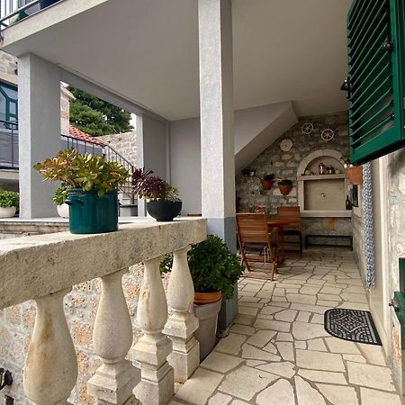 Apartment Simon - Old Stone Charm, Central Bol Life المظهر الخارجي الصورة