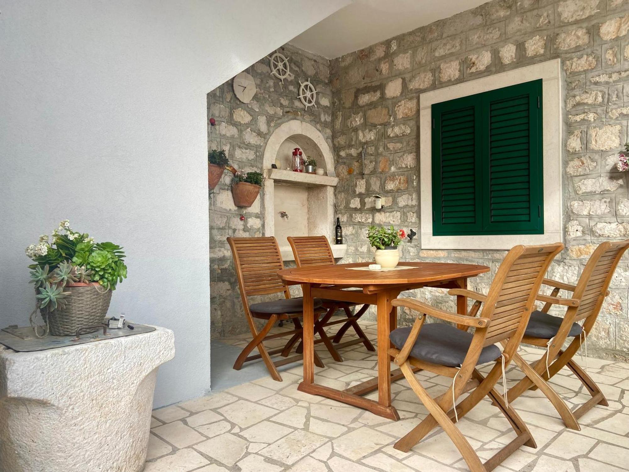 Apartment Simon - Old Stone Charm, Central Bol Life المظهر الخارجي الصورة