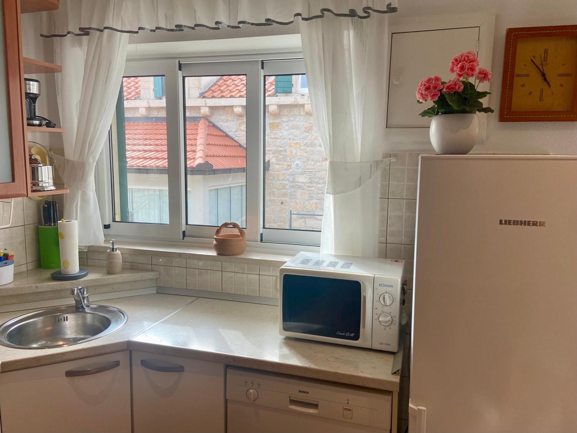 Apartment Simon - Old Stone Charm, Central Bol Life المظهر الخارجي الصورة